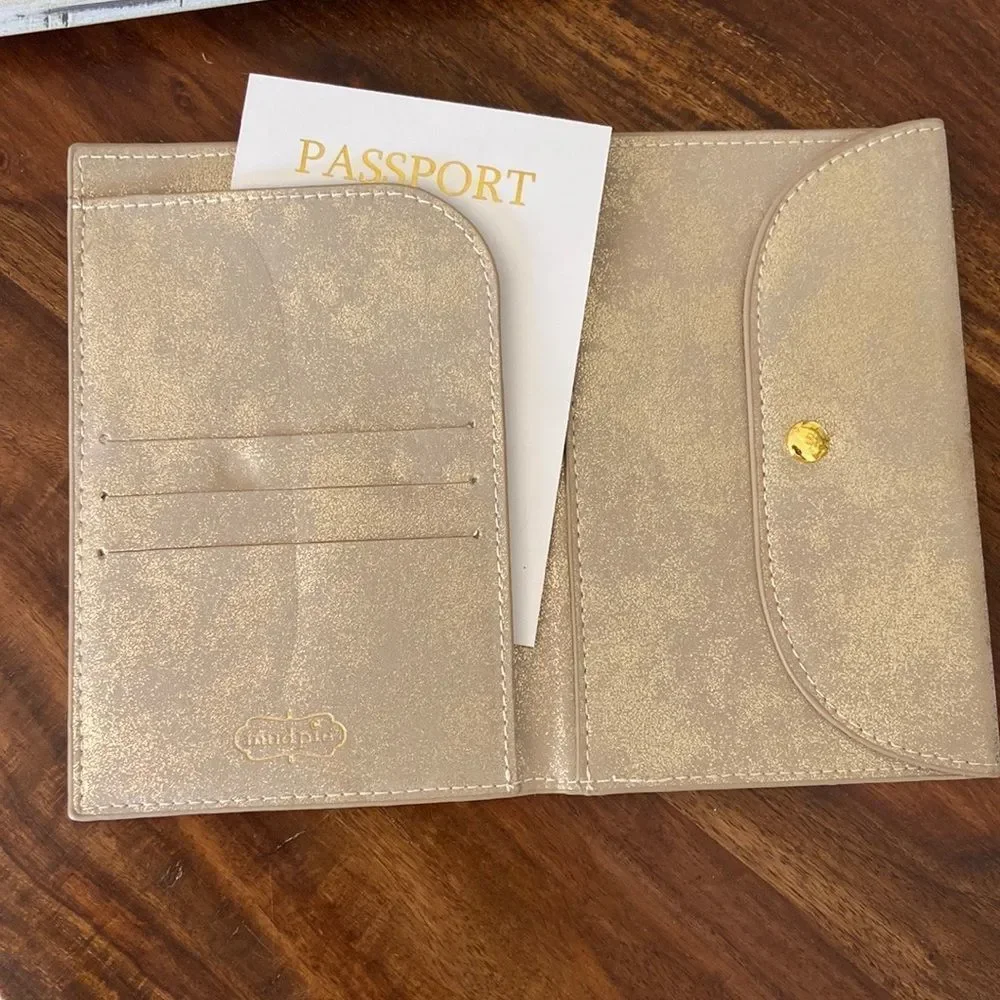 Mudpie Travel Wallet Passport Holder NEW,‎ Travel, Passport, Summer, Vacay